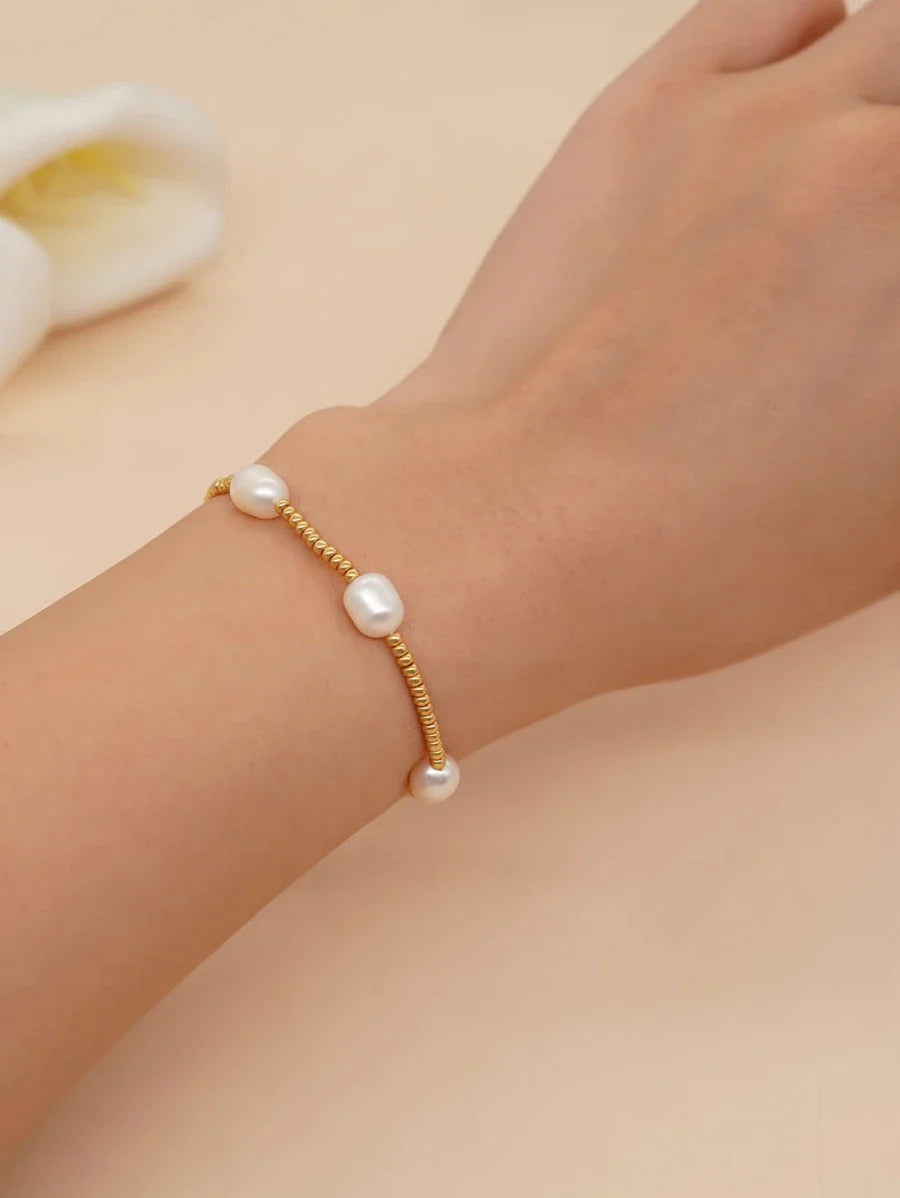 Delicate Pearl and Gold Stretch Bracelet